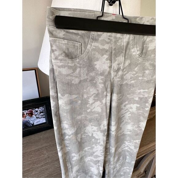 B14 SPANX Stretch Twill Ankle Cargo Pant XSmall - Picture 4 of 7